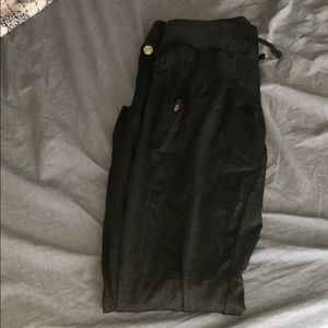 JOGGERS with zip pockets